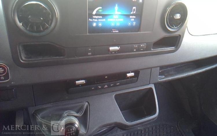 MERCEDES SPRINTER 519 CDI BENNE SIMPLE CABINE COFFRE BLANC GC-325-FG