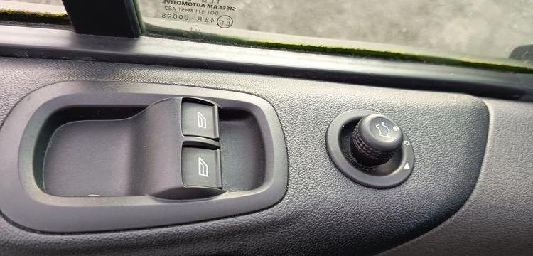 FORD TRANSIT CUSTOM 1,0 ECOBOOST PHEV – HYBRIDE RECHARGEABLE – 65332 KMS – ANNEE 2021 BLANC GD-660-BT