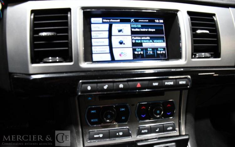 JAGUAR XF NOIR GD-712-DZ