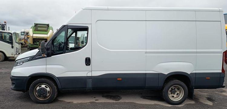 IVECO DAILY VI 35C14 2,3D 16V HI-MATIC – DIESEL – 289500 KMS – ANNEE 2022 BLANC GE-333-ND
