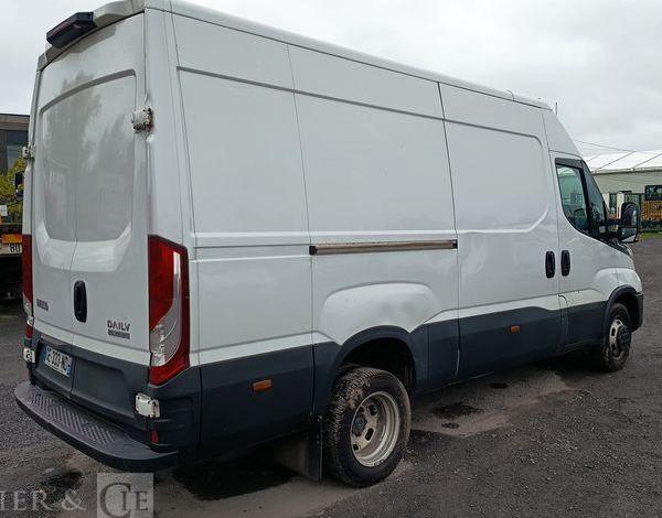 IVECO DAILY VI 35C14 2,3D 16V HI-MATIC – DIESEL – 289500 KMS – ANNEE 2022 BLANC GE-333-ND