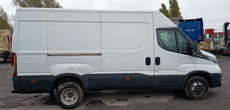 IVECO DAILY VI 35C14 2,3D 16V HI-MATIC – DIESEL – 289500 KMS – ANNEE 2022 BLANC GE-333-ND