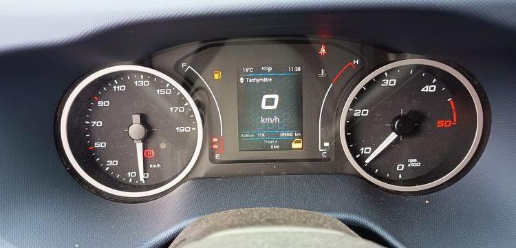 IVECO DAILY VI 35C14 2,3D 16V HI-MATIC – DIESEL – 289500 KMS – ANNEE 2022 BLANC GE-333-ND