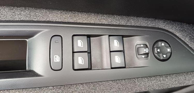 PEUGEOT 3008 STYLE SUV 1.5 BLUEHDi 131 CV / 96 KW – DIESEL – 196210 LMS – ANNEE 2022 NOIR GF-327-PV