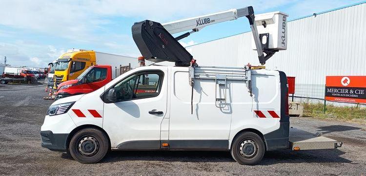RENAULT TRAFIC AVEC NACELLE KLUBB/KL21B – 9M – DIESEL – 659 HEURES – 99031 KMS BLANC GG-759-DD