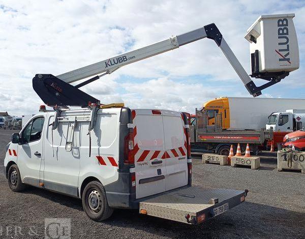 RENAULT TRAFIC AVEC NACELLE KLUBB/KL21B – 9M – DIESEL – 659 HEURES – 99031 KMS BLANC GG-759-DD