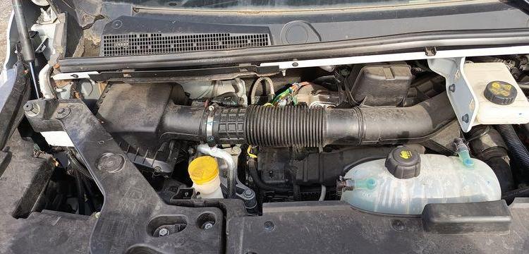 RENAULT TRAFIC AVEC NACELLE KLUBB/KL21B – 9M – DIESEL – 659 HEURES – 99031 KMS BLANC GG-759-DD