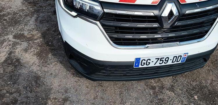 RENAULT TRAFIC AVEC NACELLE KLUBB/KL21B – 9M – DIESEL – 659 HEURES – 99031 KMS BLANC GG-759-DD