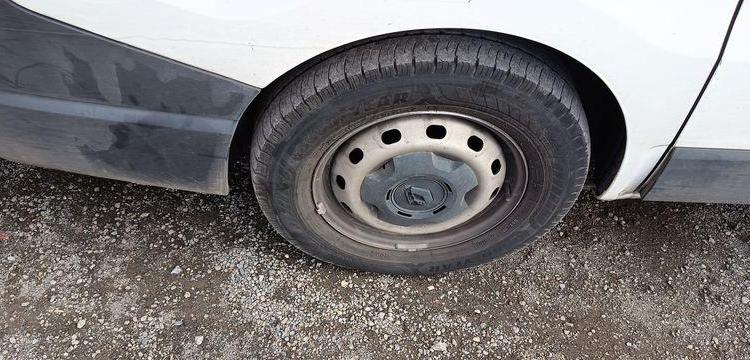 RENAULT TRAFIC AVEC NACELLE KLUBB/KL21B – 9M – DIESEL – 659 HEURES – 99031 KMS BLANC GG-759-DD