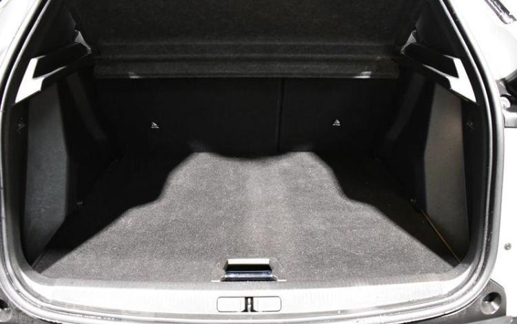 PEUGEOT 2008 ALLURE PACK BLUEHDI BLANC GH-333-FQ