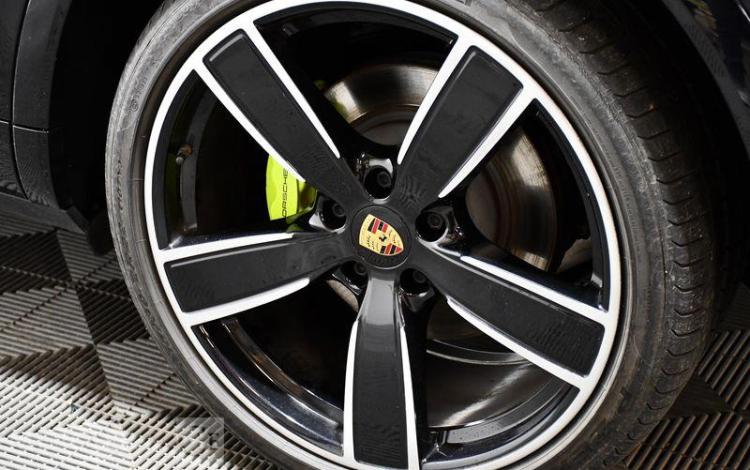 PORSCHE CAYENNE e-HYBRID 462ch PLATINUM EDITION TIPTRONIC NOIR GH-962-AC