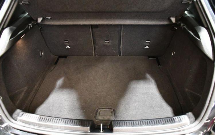 MERCEDES CLASSE A 180D 8G-DCT BUSINESS LINE NOIR GJ-017-XV