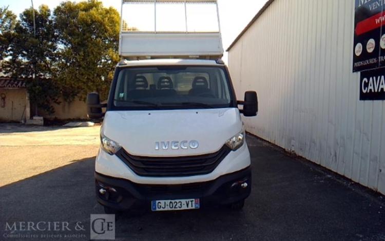 IVECO 35-140 BENNE SIMPLE CABINE COFFRE BLANC GJ-023-VT