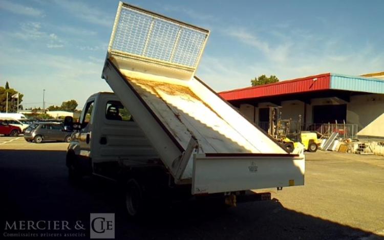 IVECO 35-140 BENNE SIMPLE CABINE COFFRE BLANC GJ-023-VT