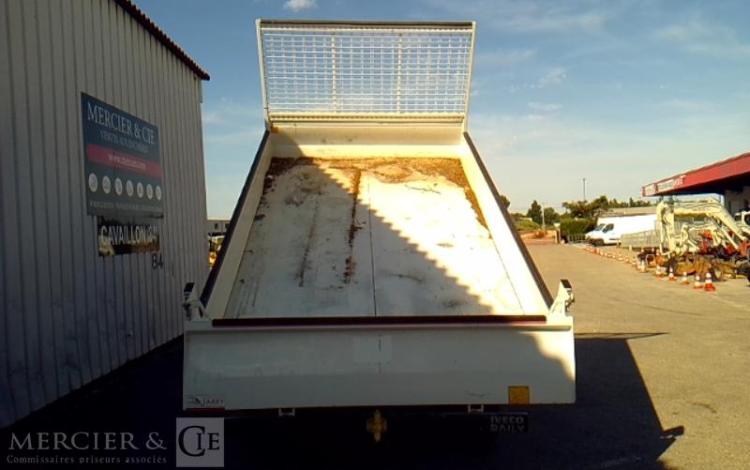 IVECO 35-140 BENNE SIMPLE CABINE COFFRE BLANC GJ-023-VT