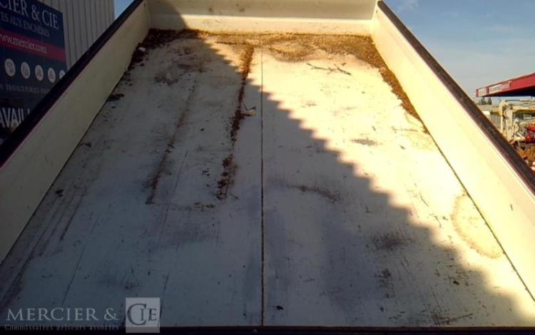 IVECO 35-140 BENNE SIMPLE CABINE COFFRE BLANC GJ-023-VT