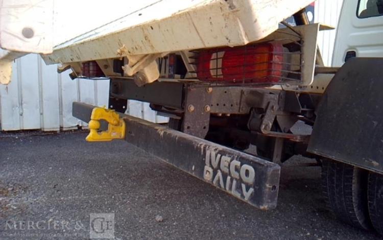 IVECO 35-140 BENNE SIMPLE CABINE COFFRE BLANC GJ-023-VT