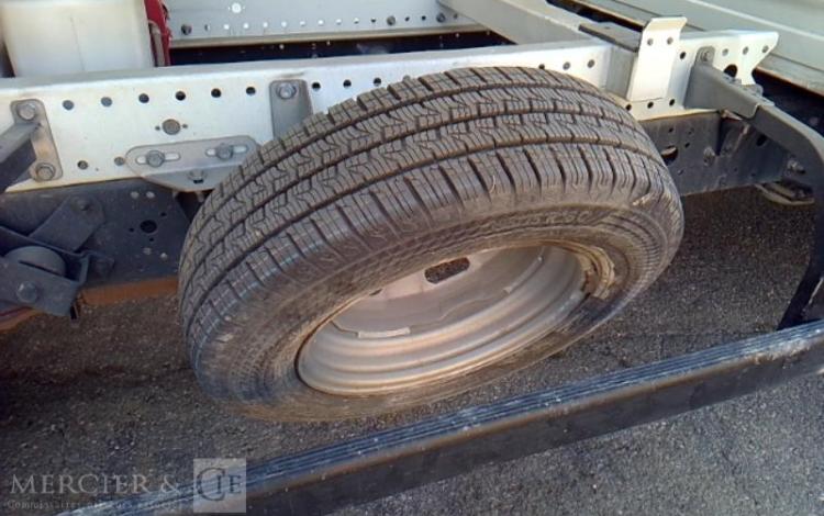 IVECO 35-140 BENNE SIMPLE CABINE COFFRE BLANC GJ-023-VT