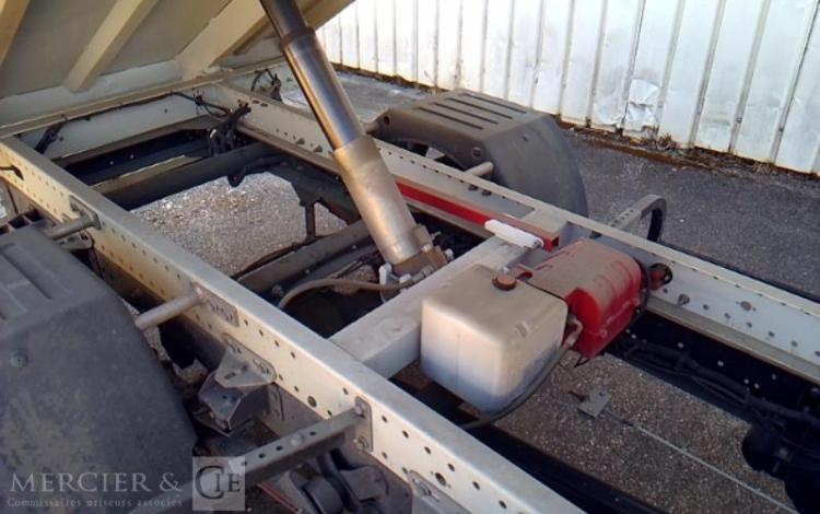 IVECO 35-140 BENNE SIMPLE CABINE COFFRE BLANC GJ-023-VT