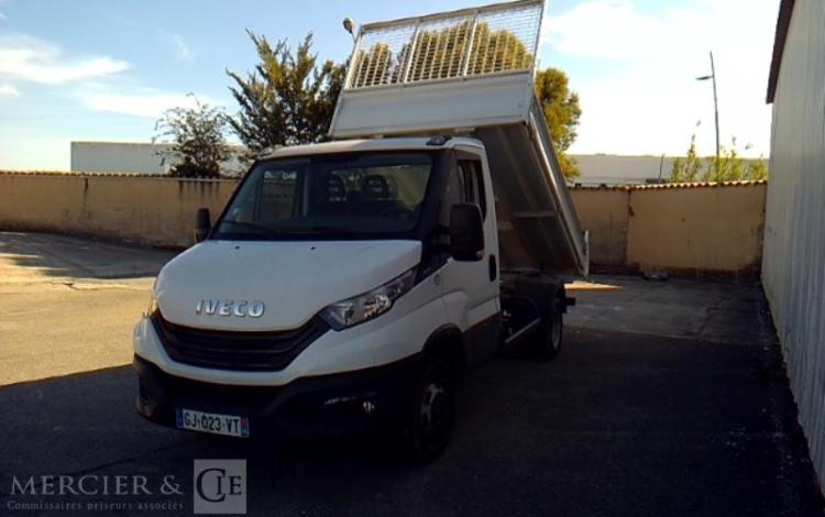 IVECO 35-140 BENNE SIMPLE CABINE COFFRE BLANC GJ-023-VT