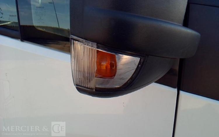 IVECO 35-140 BENNE SIMPLE CABINE COFFRE BLANC GJ-023-VT