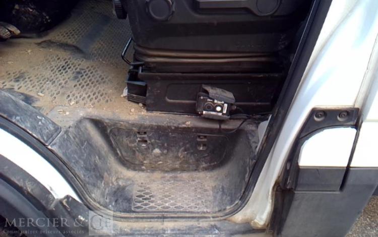 IVECO 35-140 BENNE SIMPLE CABINE COFFRE BLANC GJ-023-VT