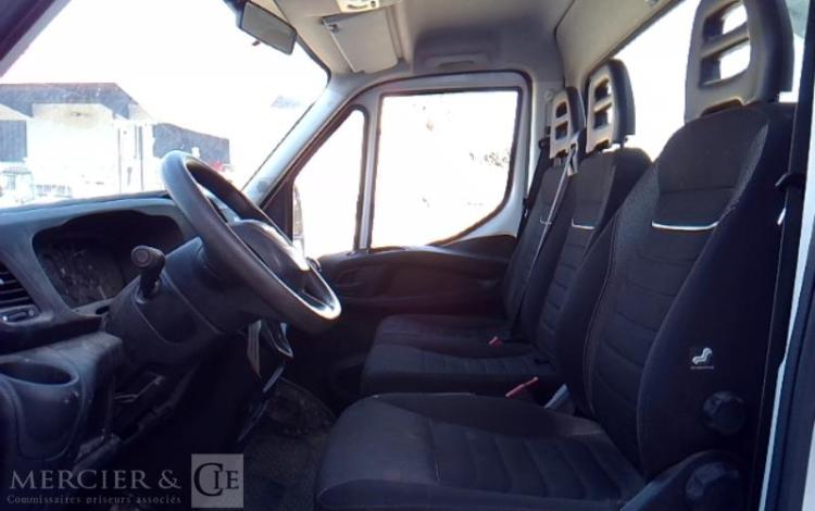 IVECO 35-140 BENNE SIMPLE CABINE COFFRE BLANC GJ-023-VT