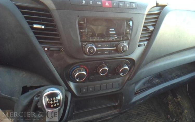 IVECO 35-140 BENNE SIMPLE CABINE COFFRE BLANC GJ-023-VT