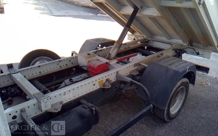 IVECO 35-140 BENNE SIMPLE CABINE COFFRE BLANC GJ-023-VT