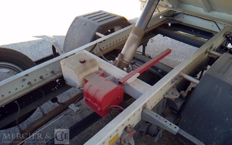 IVECO 35-140 BENNE SIMPLE CABINE COFFRE BLANC GJ-023-VT