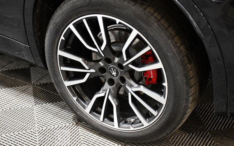 MASERATI GRECALE MODENA  GJ-543-GR