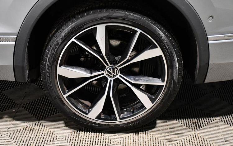 VOLKSWAGEN TIGUAN 2,0 R-LINE 110 TDI GRIS GK-982-WQ