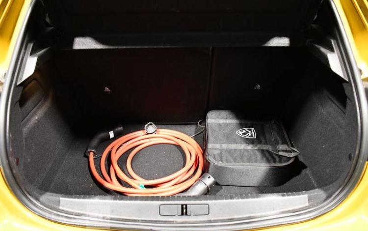 PEUGEOT e-208 135 50KWH STYLE JAUNE GM-088-NK