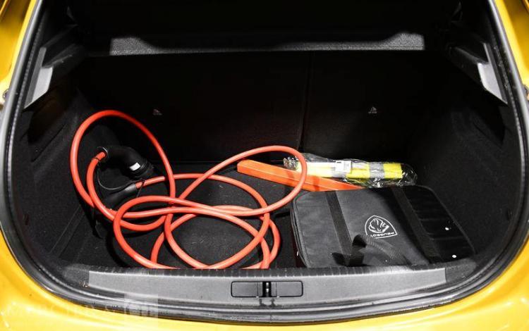 PEUGEOT e-208 135 50KWH STYLE JAUNE GM-875-DW