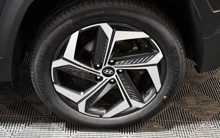 HYUNDAI TUCSON BLEU GN-042-JV