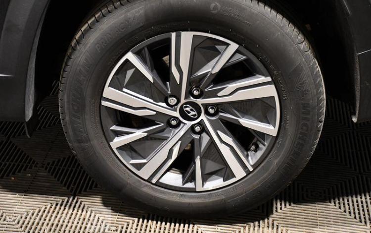 HYUNDAI TUCSON INTUITIVE GRIS GQ-223-EN