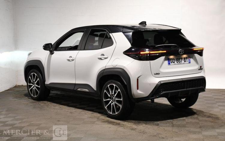 TOYOTA YARIS CROSS GRIS GQ-667-AT