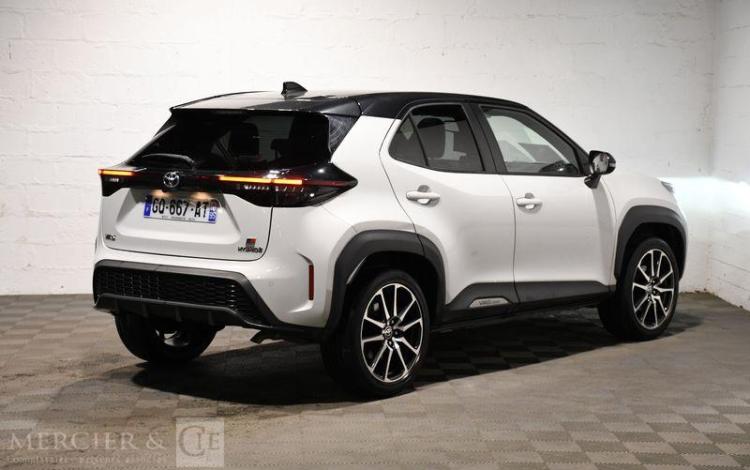 TOYOTA YARIS CROSS GRIS GQ-667-AT