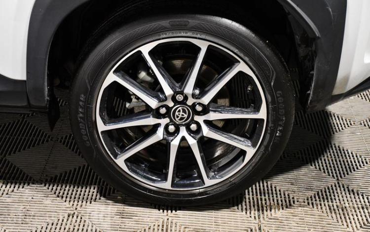 TOYOTA YARIS CROSS GRIS GQ-667-AT