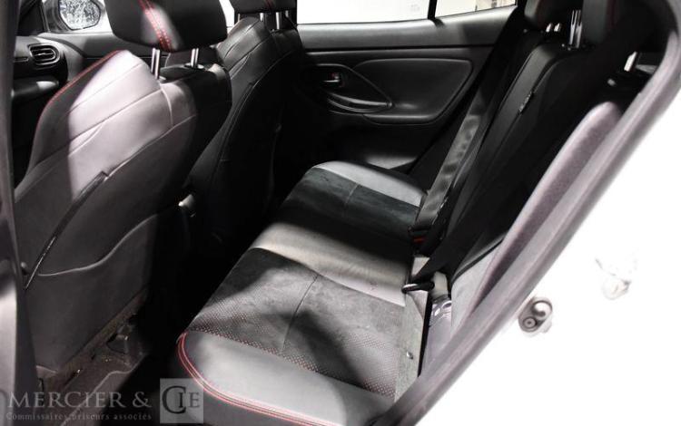 TOYOTA YARIS CROSS GRIS GQ-667-AT