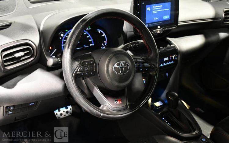 TOYOTA YARIS CROSS GRIS GQ-667-AT