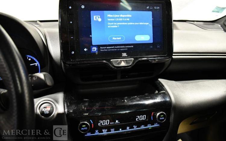 TOYOTA YARIS CROSS GRIS GQ-667-AT