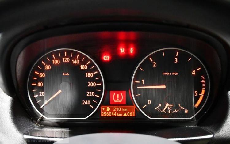 BMW SERIE 1 GRIS GQ-672-QG