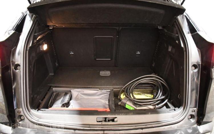 PEUGEOT 3008 NOIR GR-075-YM