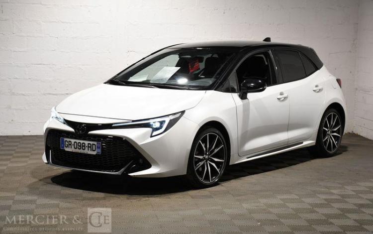 TOYOTA COROLLA BLANC GR-098-RD