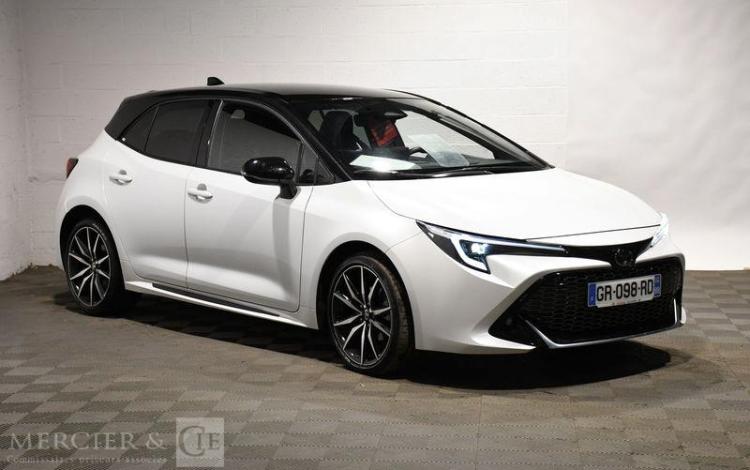 TOYOTA COROLLA BLANC GR-098-RD