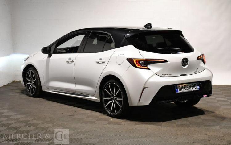 TOYOTA COROLLA BLANC GR-098-RD