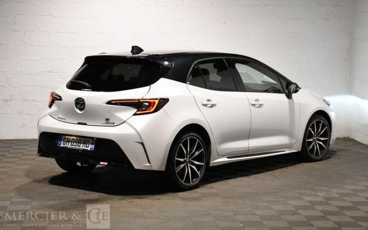 TOYOTA COROLLA BLANC GR-098-RD