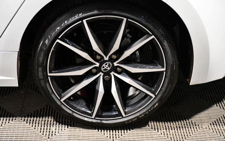 TOYOTA COROLLA BLANC GR-098-RD