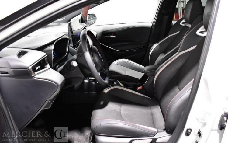 TOYOTA COROLLA BLANC GR-098-RD